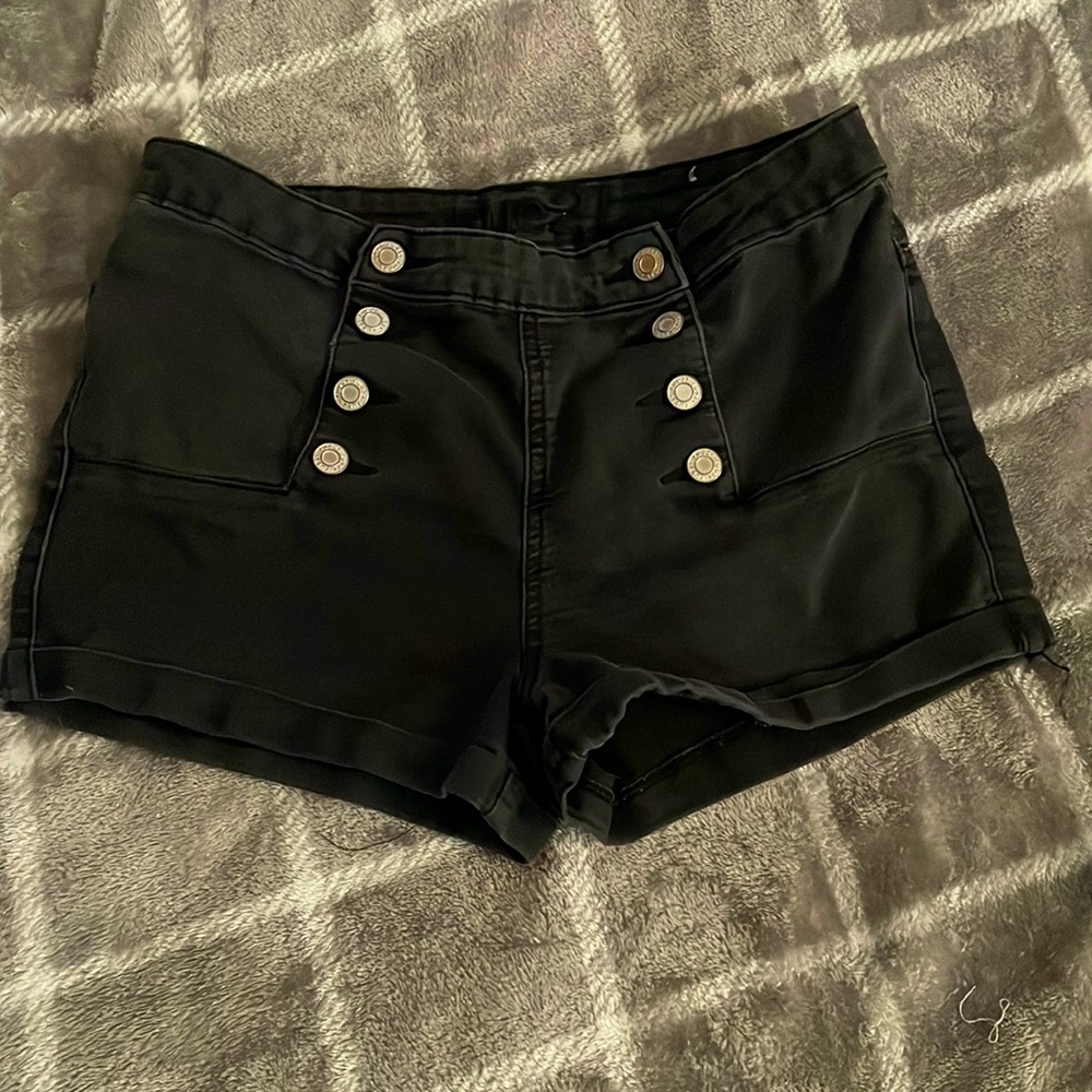 black Rue21 shorts with buttons and false pockets